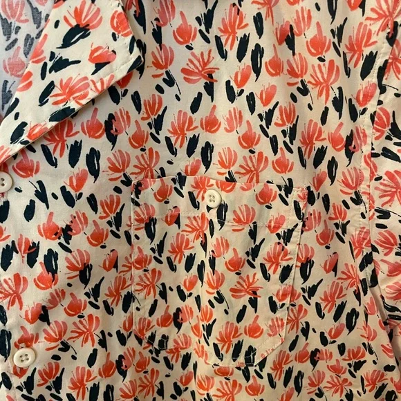 Abound Short Sleeve button-up - Picture 2 of 4